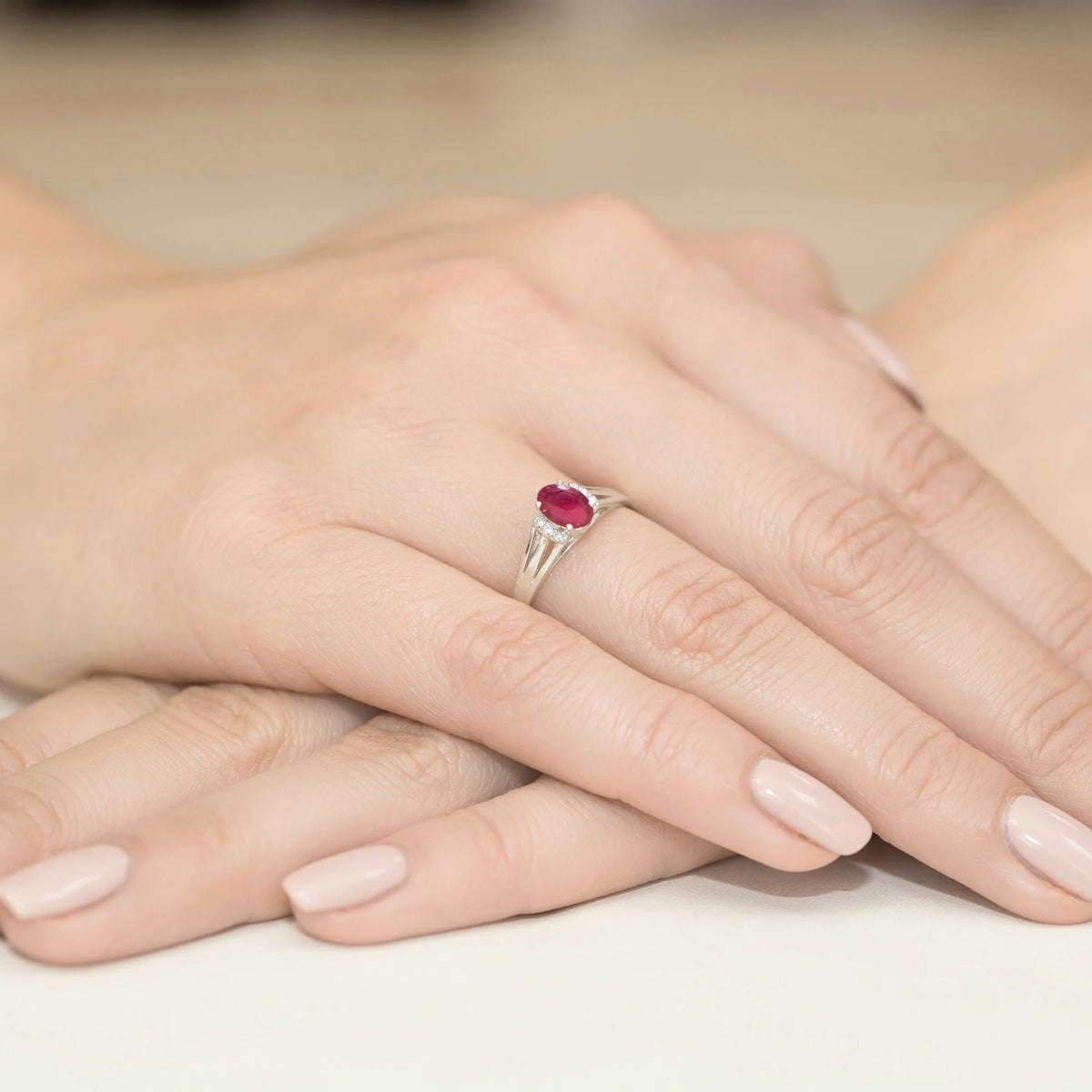 14k (585) White Gold Ring | 0.60ct Ruby and 0.052ct Diamonds | GREMARI Jewelry