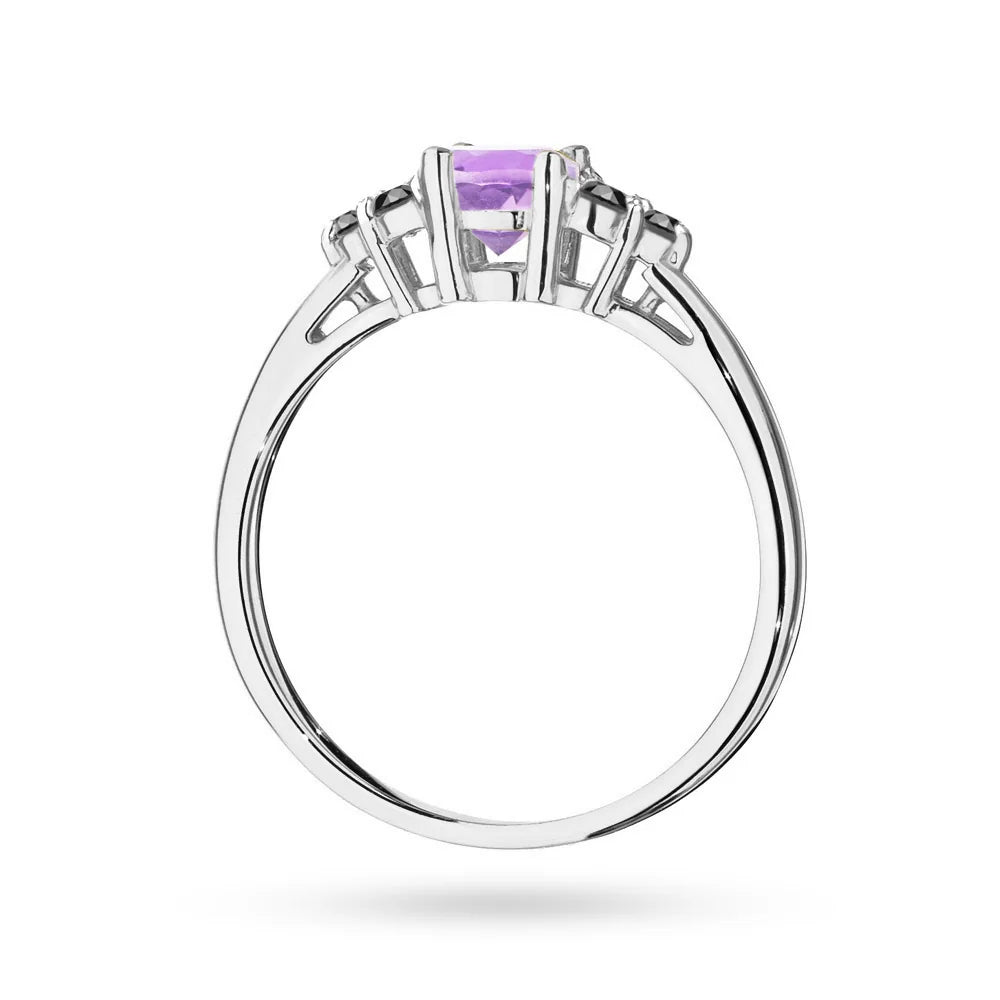 Ring aus 14-karätigem (585) Weißgold mit 0,50 ct Amethyst und 6 bronzefarbenen Diamanten. Perfekt als Geschenk.