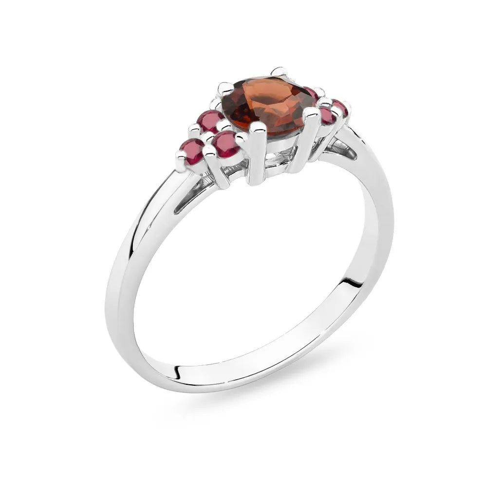 White Gold 14k(585) ring with 0,60ct garnet with 6 rubies. Perfect for a gift.