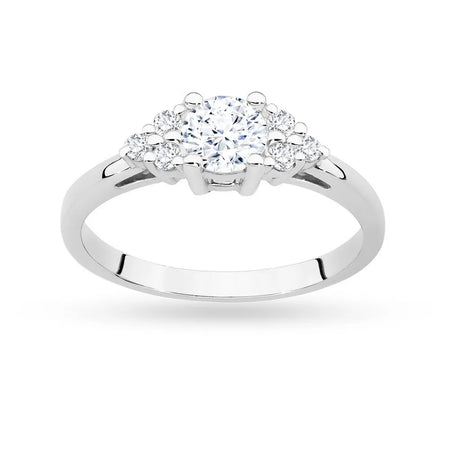 Ring aus 14-karätigem (585) Weißgold mit 0,60 ct weißem Saphir und 6 Diamanten. Perfekt als Geschenk.