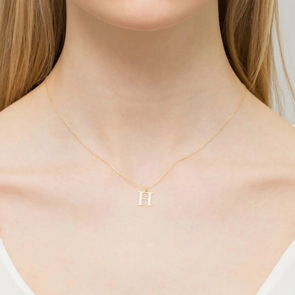 Zarte Halskette aus Gelbgold mit Buchstabenanhänger H und Diamant