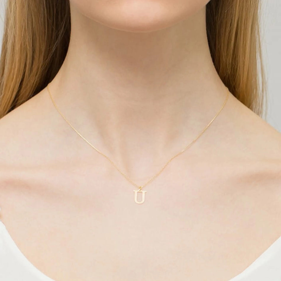 Zarte Halskette aus Gelbgold mit Buchstabenanhänger U und Diamant