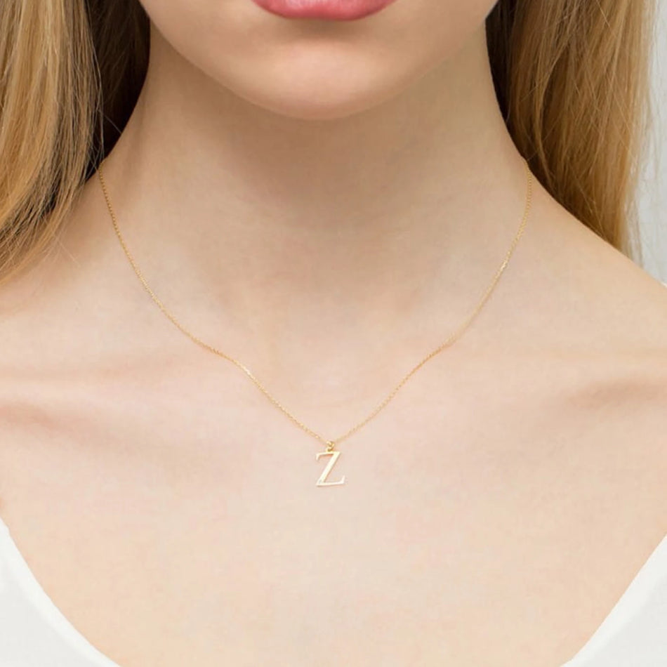Zarte Halskette aus Gelbgold mit Buchstabenanhänger Z und Diamant