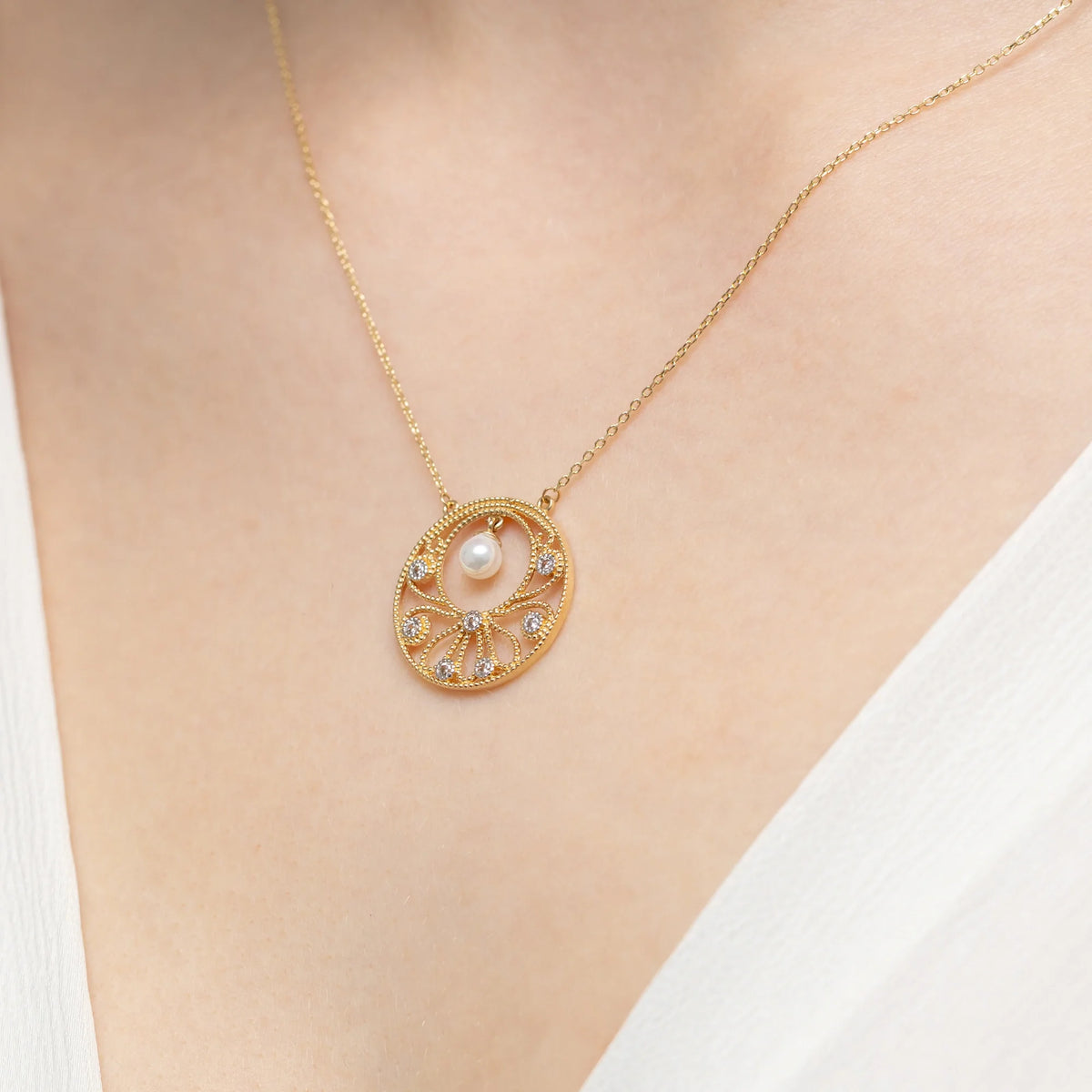 Halskette aus 14-karätigem (585) Gold mit Perle im Vintage-Stil. Bestellen Sie ein Geschenk für Mutter, Freundin oder Verlobte.