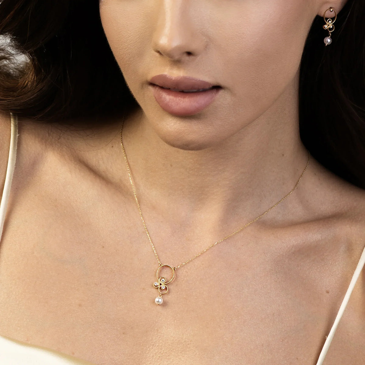 Halskette aus 14-karätigem (585) Gold mit Perle im Vintage-Stil. Bestellen Sie ein Geschenk für Mutter, Freundin oder Verlobte.