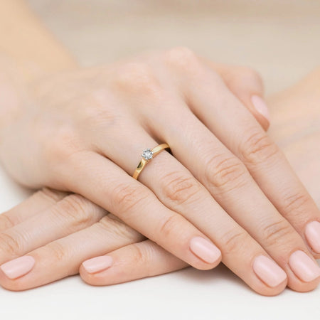 Verlobungsring aus 14-karätigem Gold mit Diamant | 0,15 ct Brillantschliff-Diamant | Elegantes Schmuckstück als Geschenk für Damen