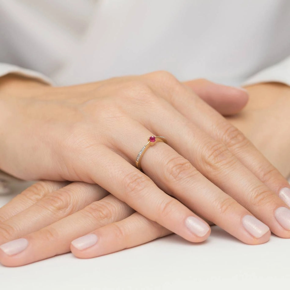 14K (585) Gold Ring | 0.15ct Ruby and 0.01ct Diamonds | GREMARI Jewelry