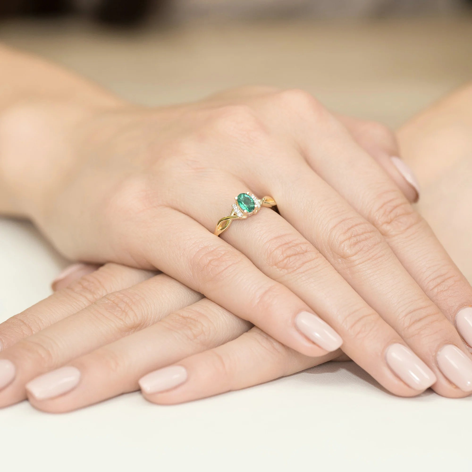 14k (585) Gold Ring | 0.40ct Emerald and 0.052ct Diamonds | GREMARI Jewelry
