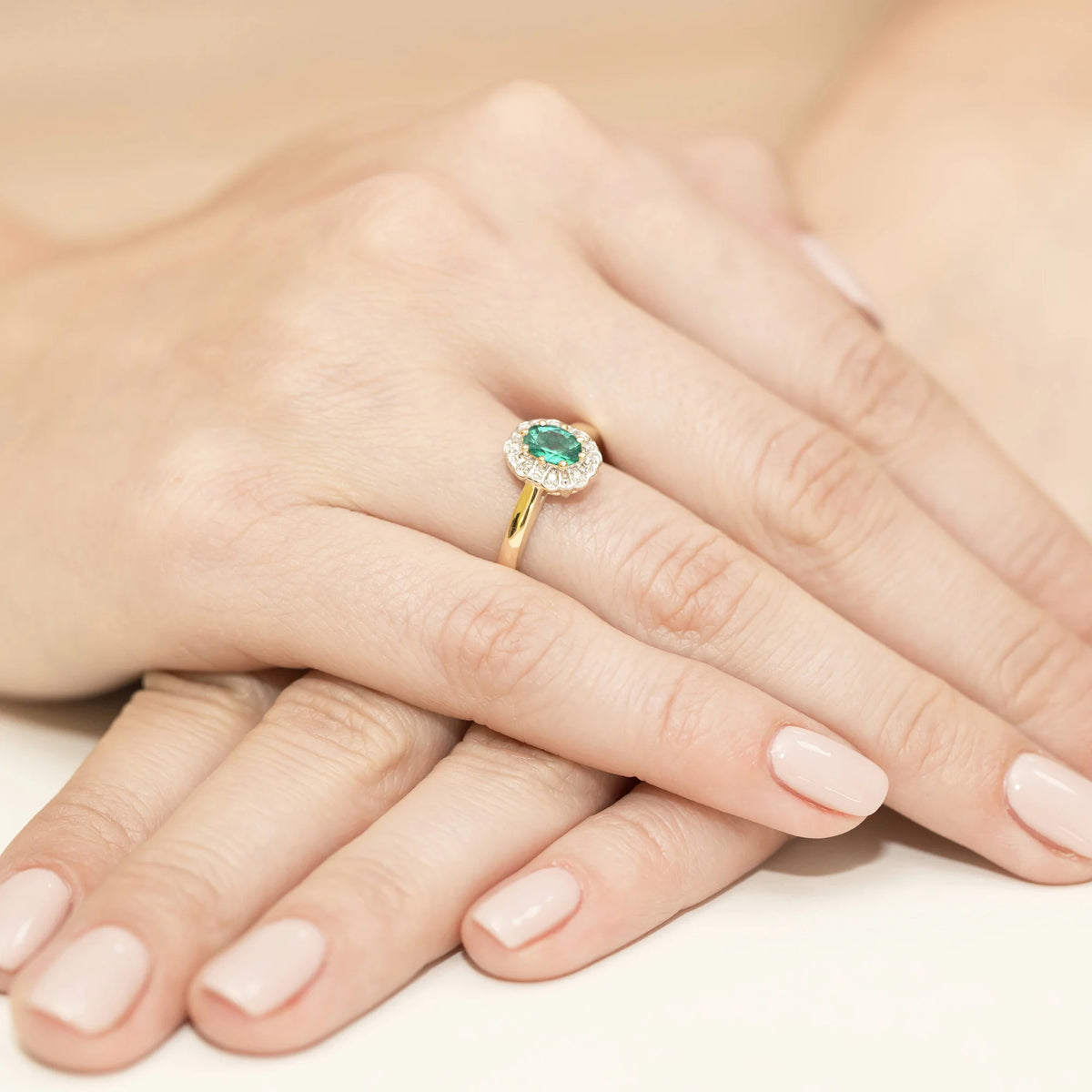 14k (585) Gold Ring | 0.40ct Emerald and 0.069ct Diamonds | GREMARI Jewelry
