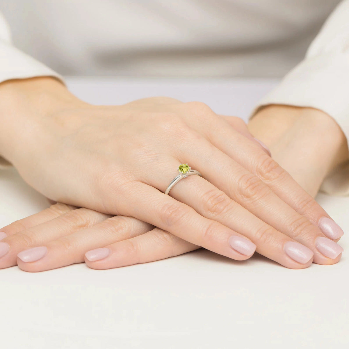 14k Gold (585) Ring | 0.60ct Olivine & 0.04ct Diamonds | GREMARI Jewelry