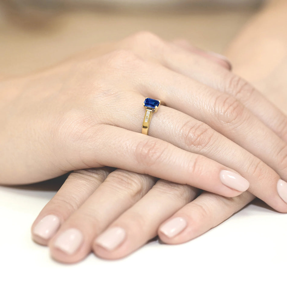 14k (585) Gold Rings | 0.60ct Sapphire and 0.04ct Diamonds | GREMARI Jewelry
