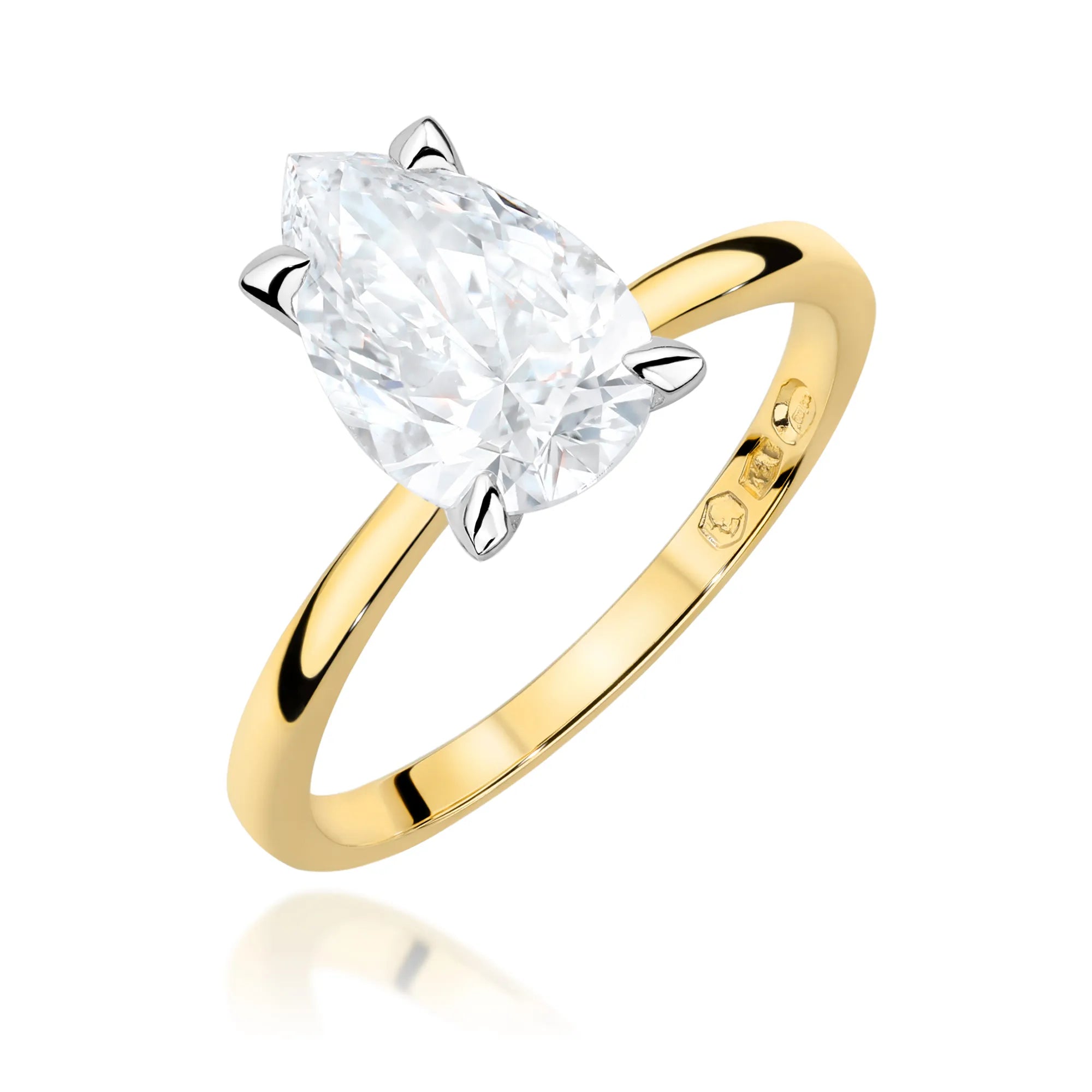 Gold 14k(585) ring with 2ct lab diamond.  Is packaged in an elegant box, which is perfect for a gift.