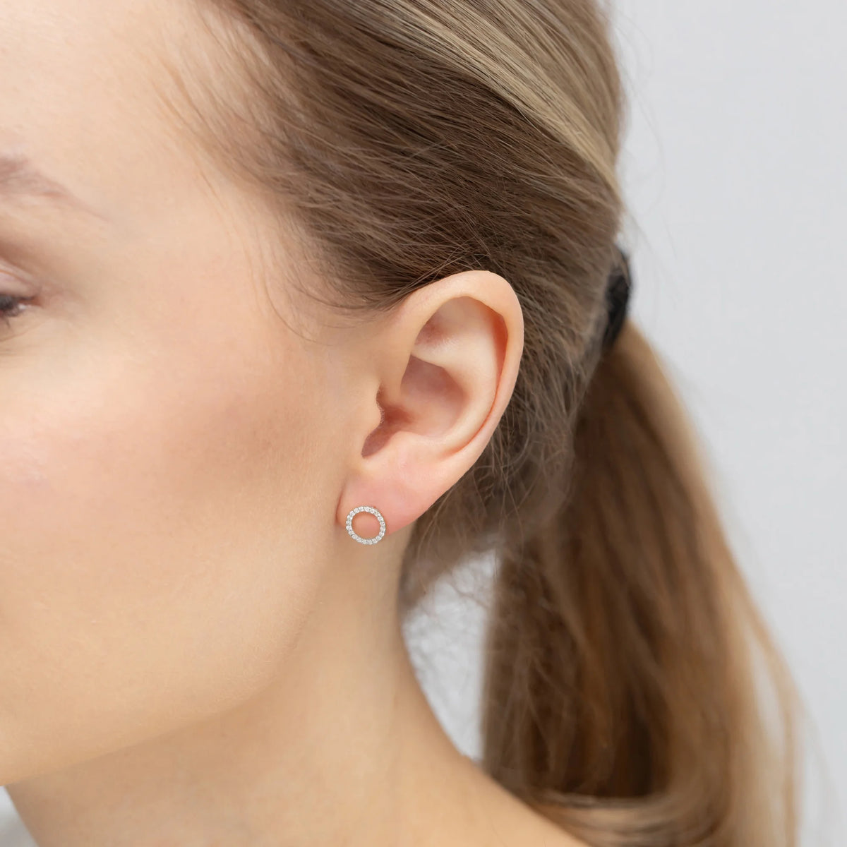 14k (585) White Gold Earrings | Diamonds | GREMARI Jewelry
