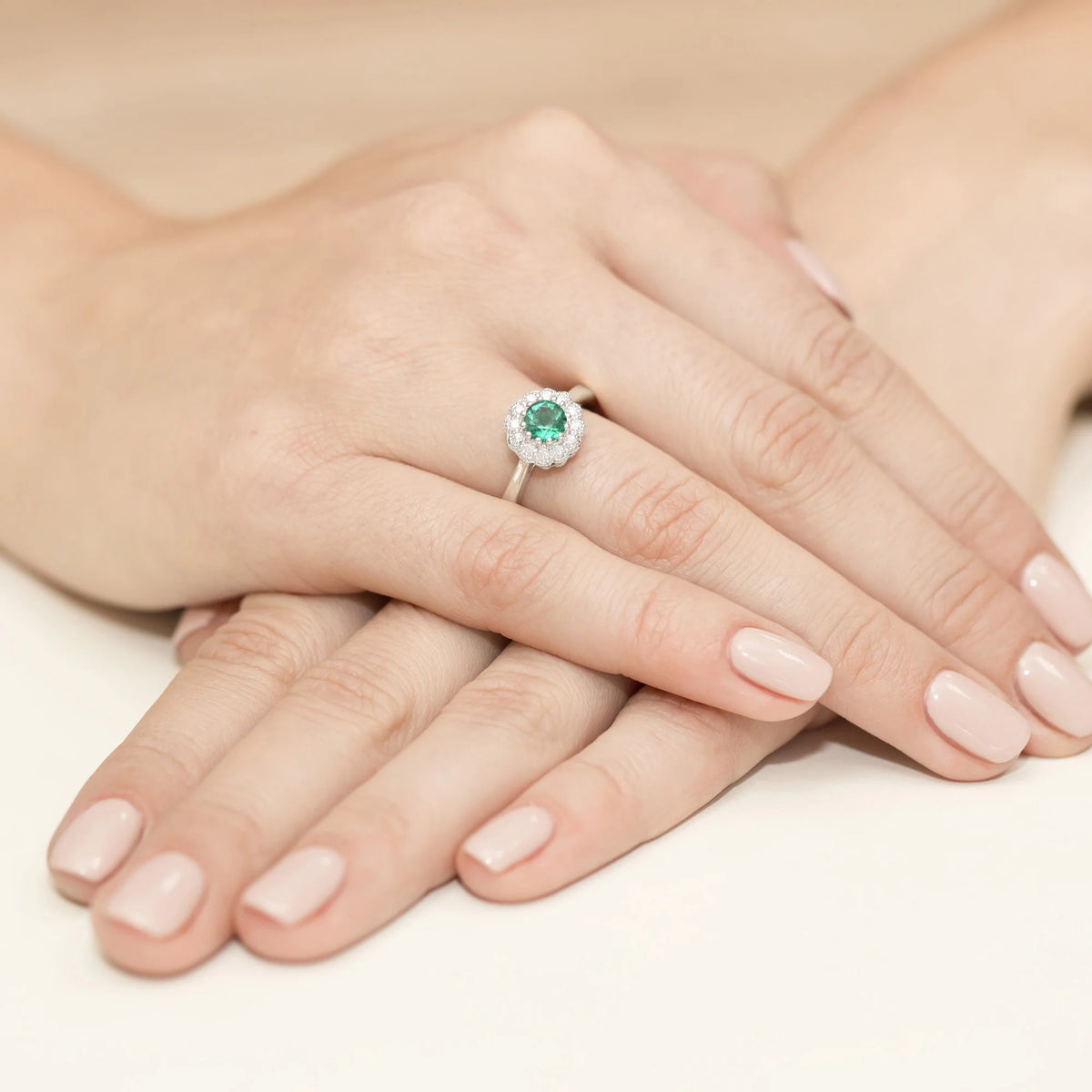 14k (585) White Gold Ring |  0.50ct Emerald & 0.174ct Diamonds | GREMARI Jewelry