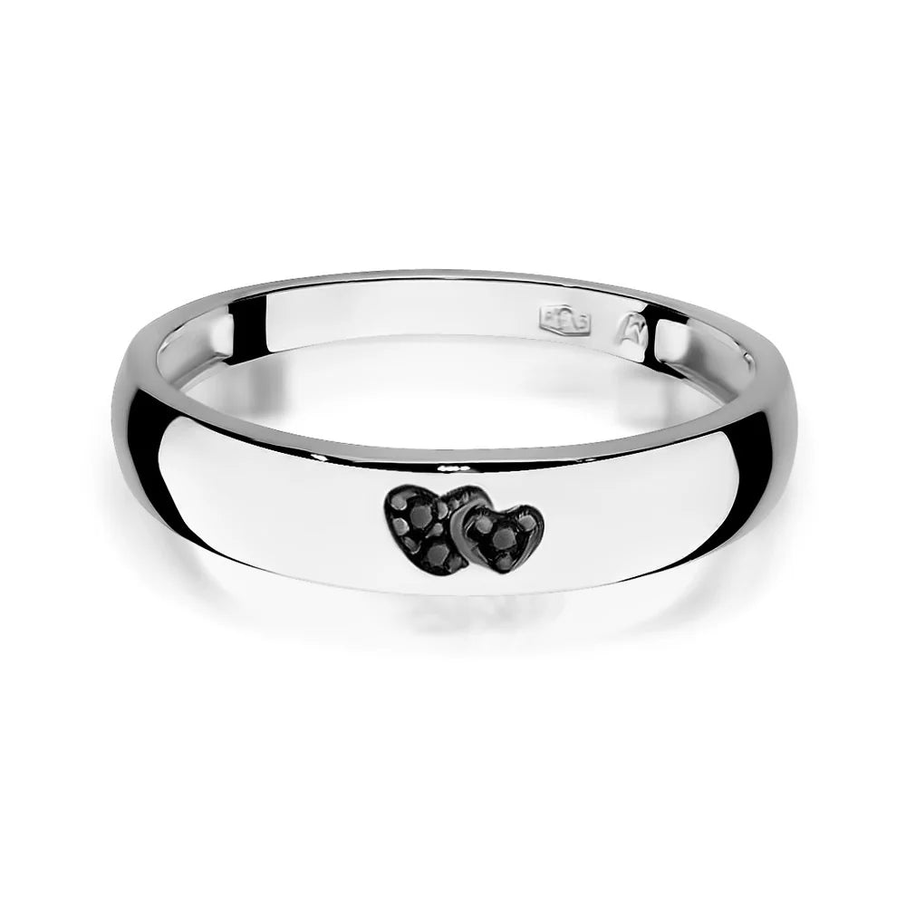 Ring aus 14-karätigem Weißgold mit 2 schwarzen Zirkonia-Herzen. Klassisches Design mit modernem Akzent. Verpackt in schwarzer Schachtel, Papier und Geschenktüte.