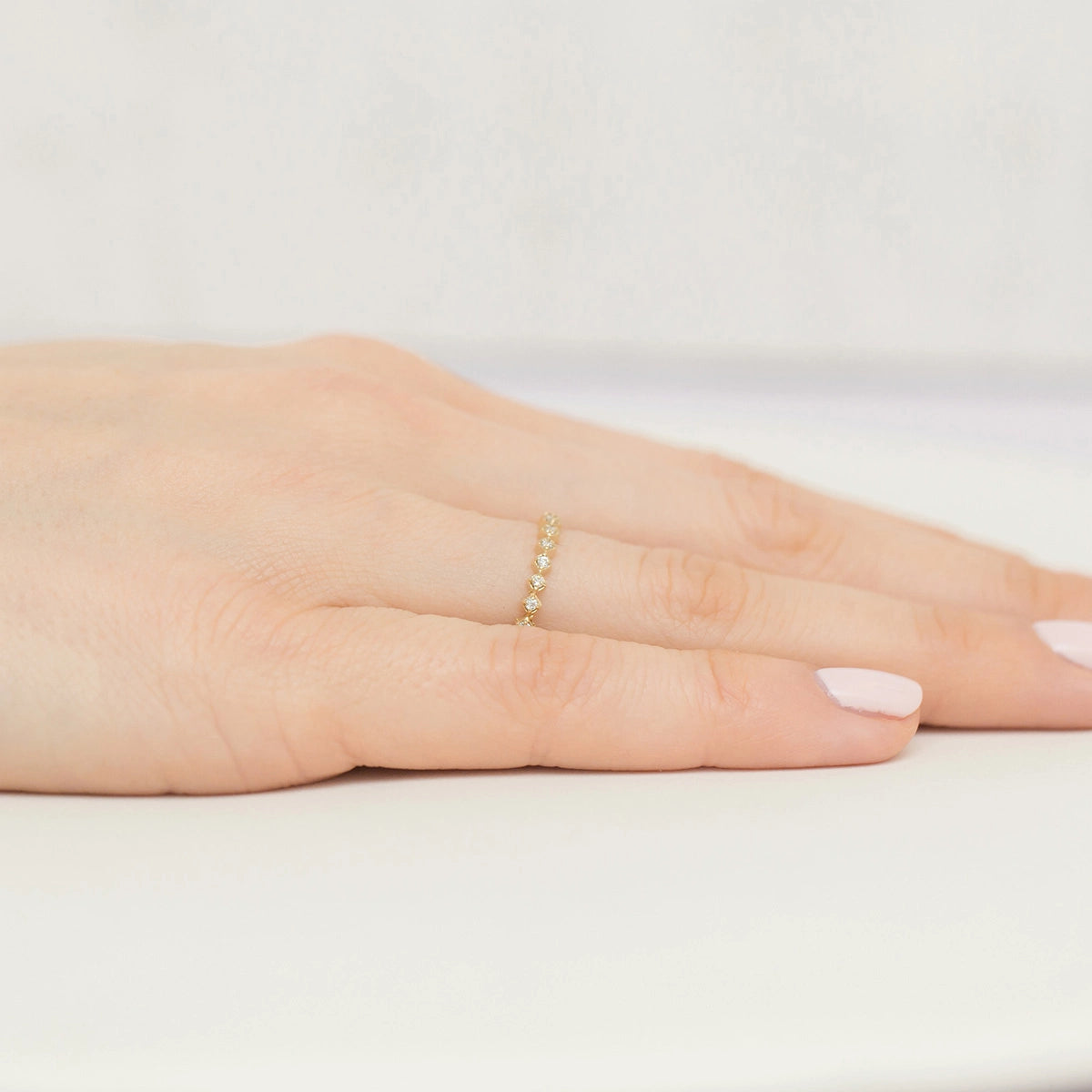 8k Gold (333) Feiner Ring | Kleine Zirkonia-Besetzung | GREMARI Schmuck