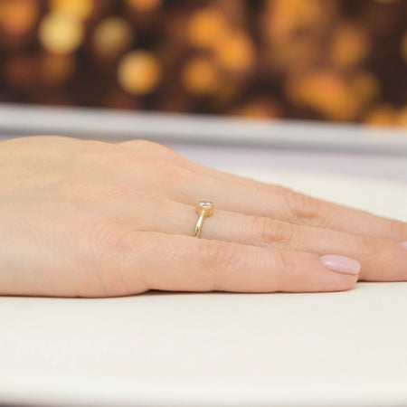 8k Gold (333) Ring | White Bezel Setting | GREMARI Jewelry