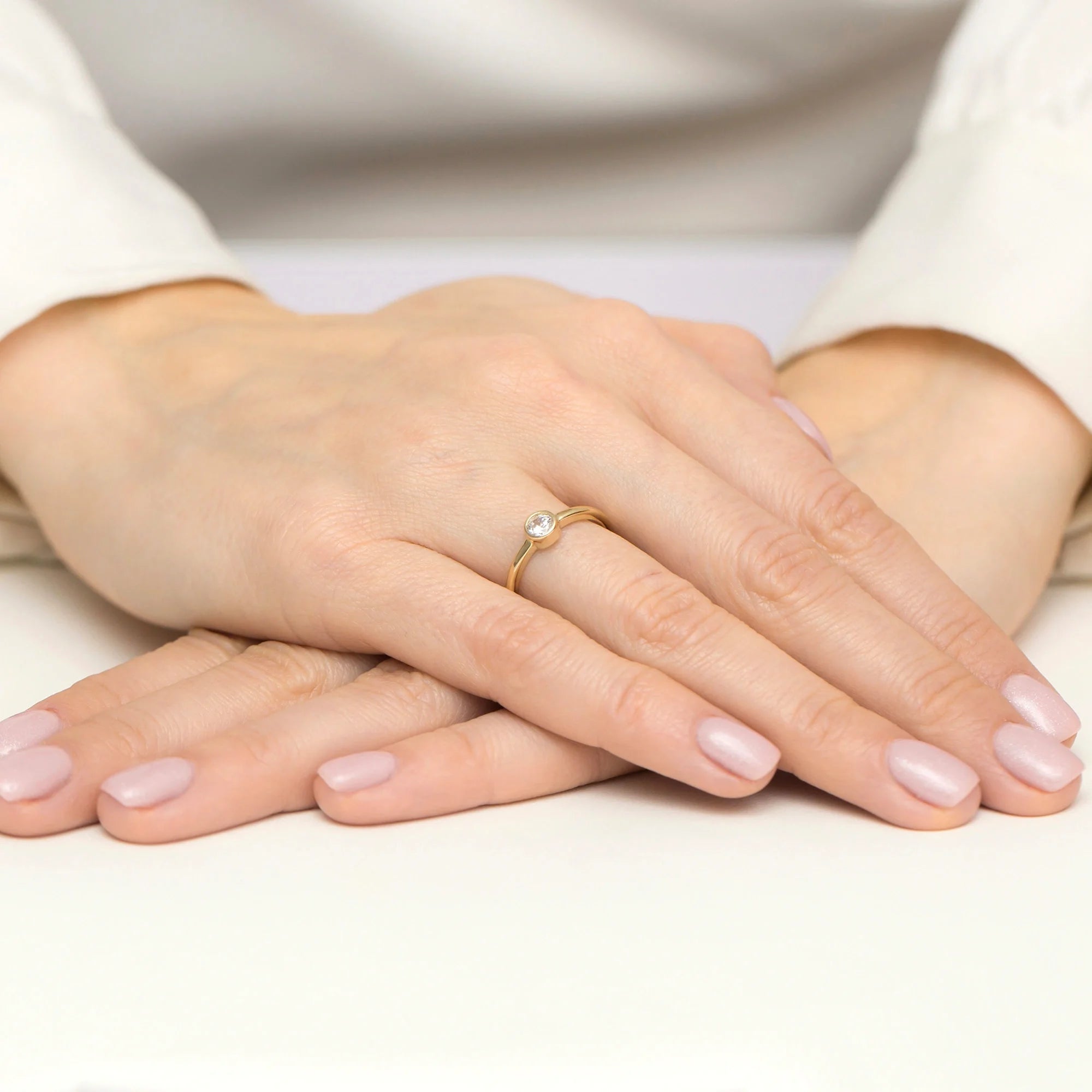 8k Gold (333) Ring | White Bezel Setting | GREMARI Jewelry