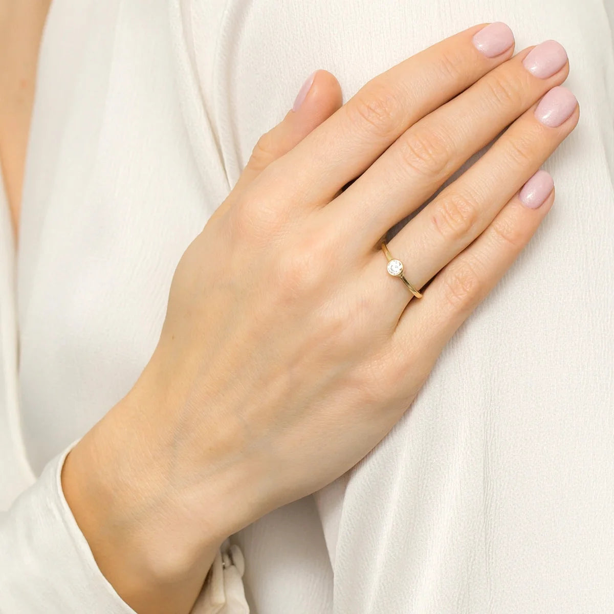 8k Gold (333) Ring | White Bezel Setting | GREMARI Jewelry