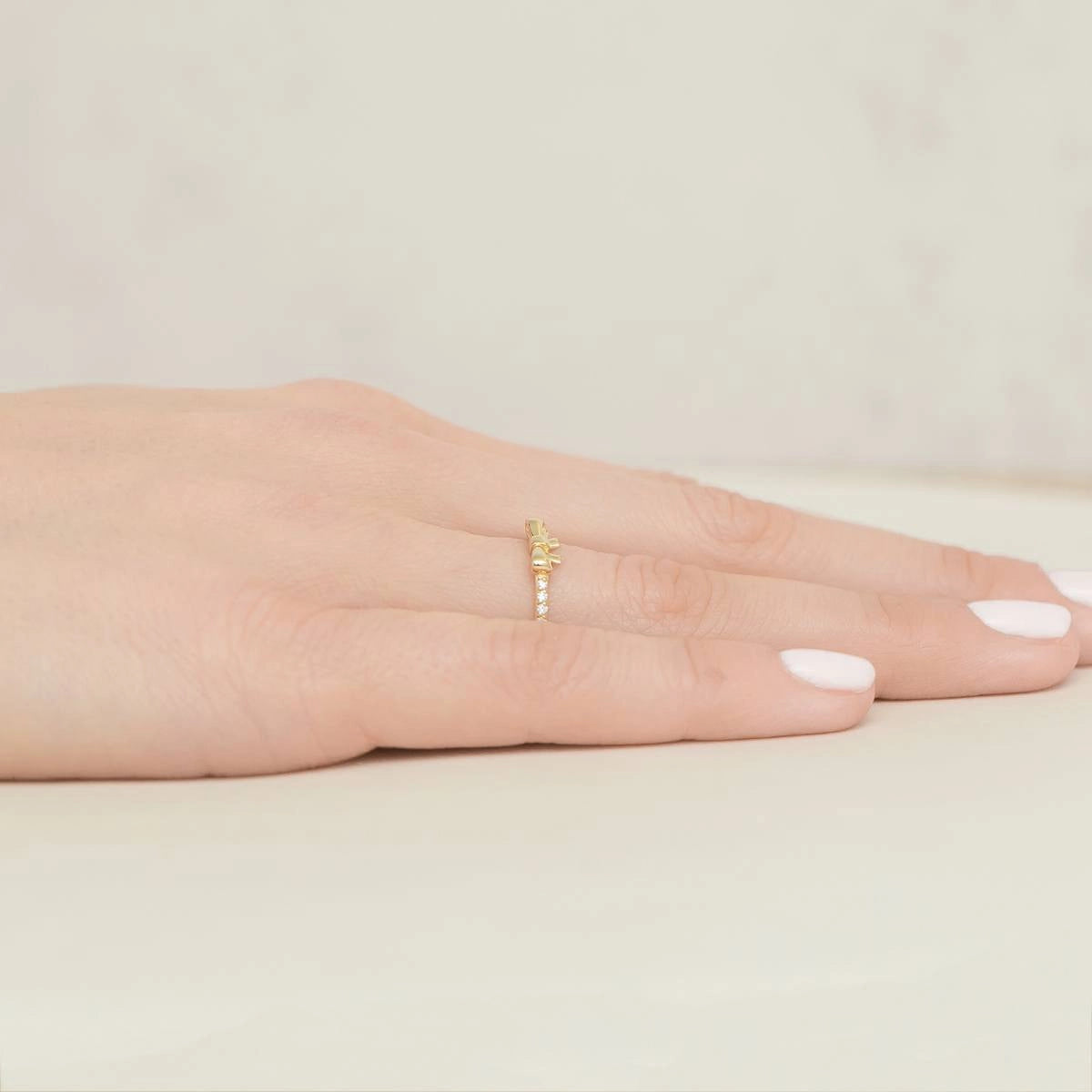 8k Gold (333) Ring | Zirconia Bow Design | GREMARI Jewelry