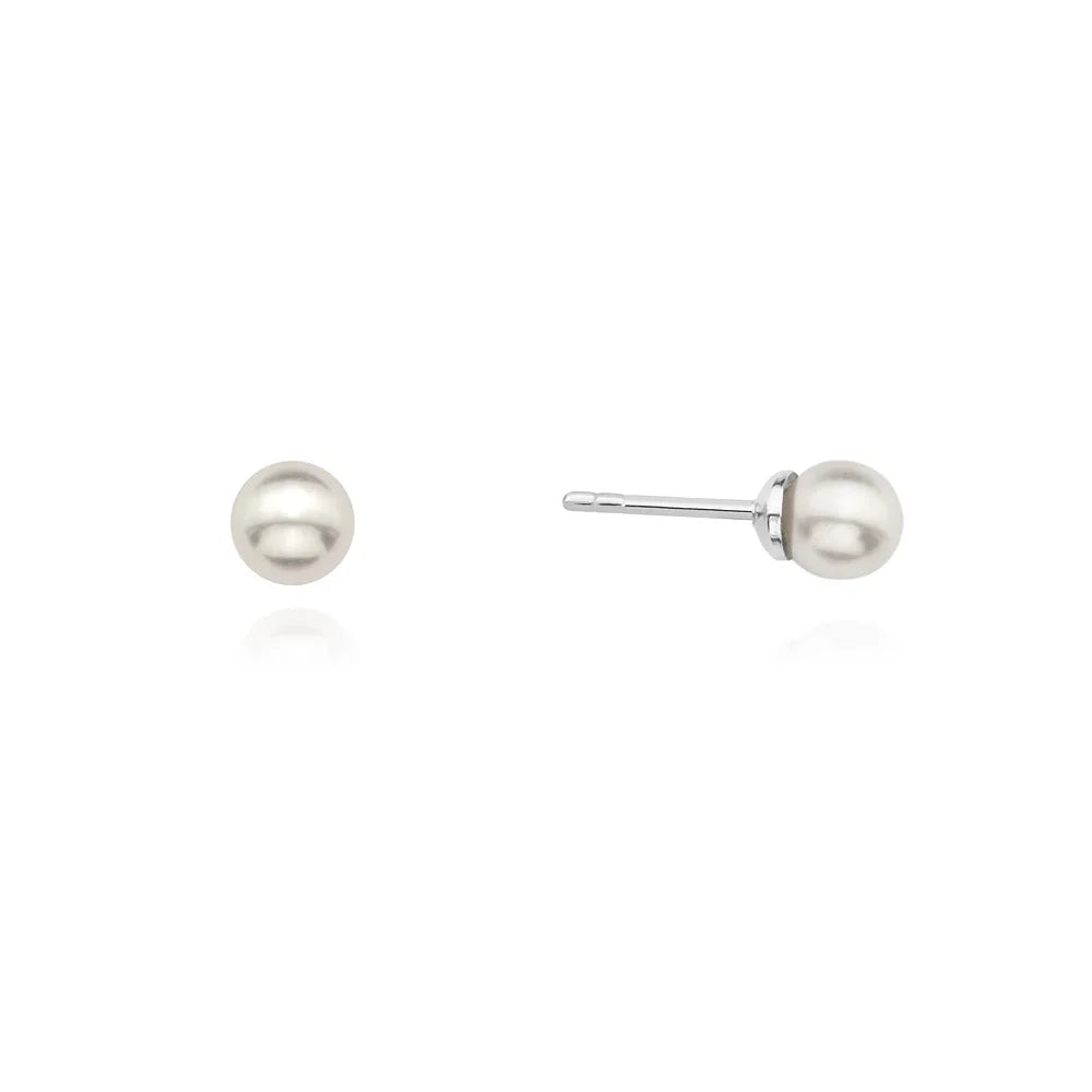 Klassische Silberohrringe zur Hochzeit mit 4 mm natürlicher Perle. Perfekt als Geschenk.