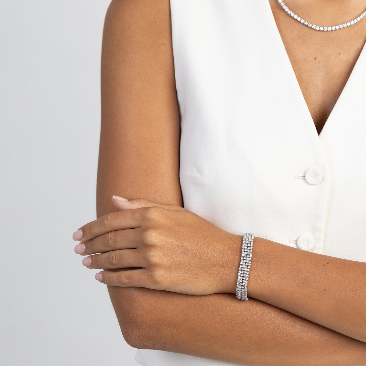 Vierreihiges Tennisarmband aus Weißgold mit 300 round Labordiamanten – 6.00ct