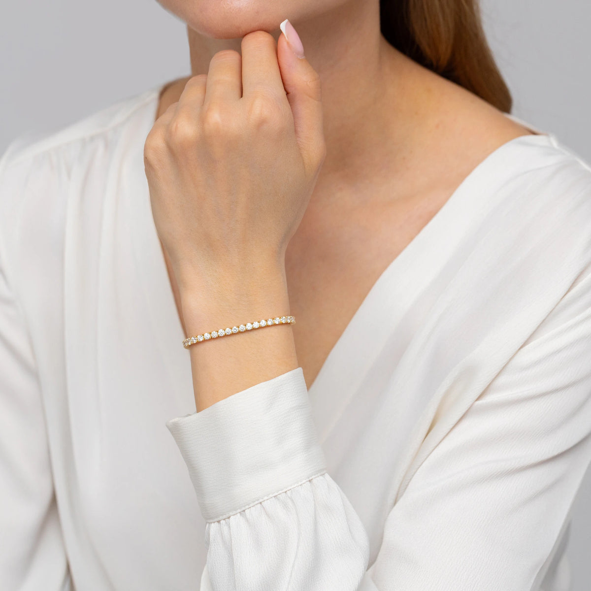GREMARI 14K yellow gold tennis bracelet with 4.38ct round lab-grown diamonds – four-prong setting detail