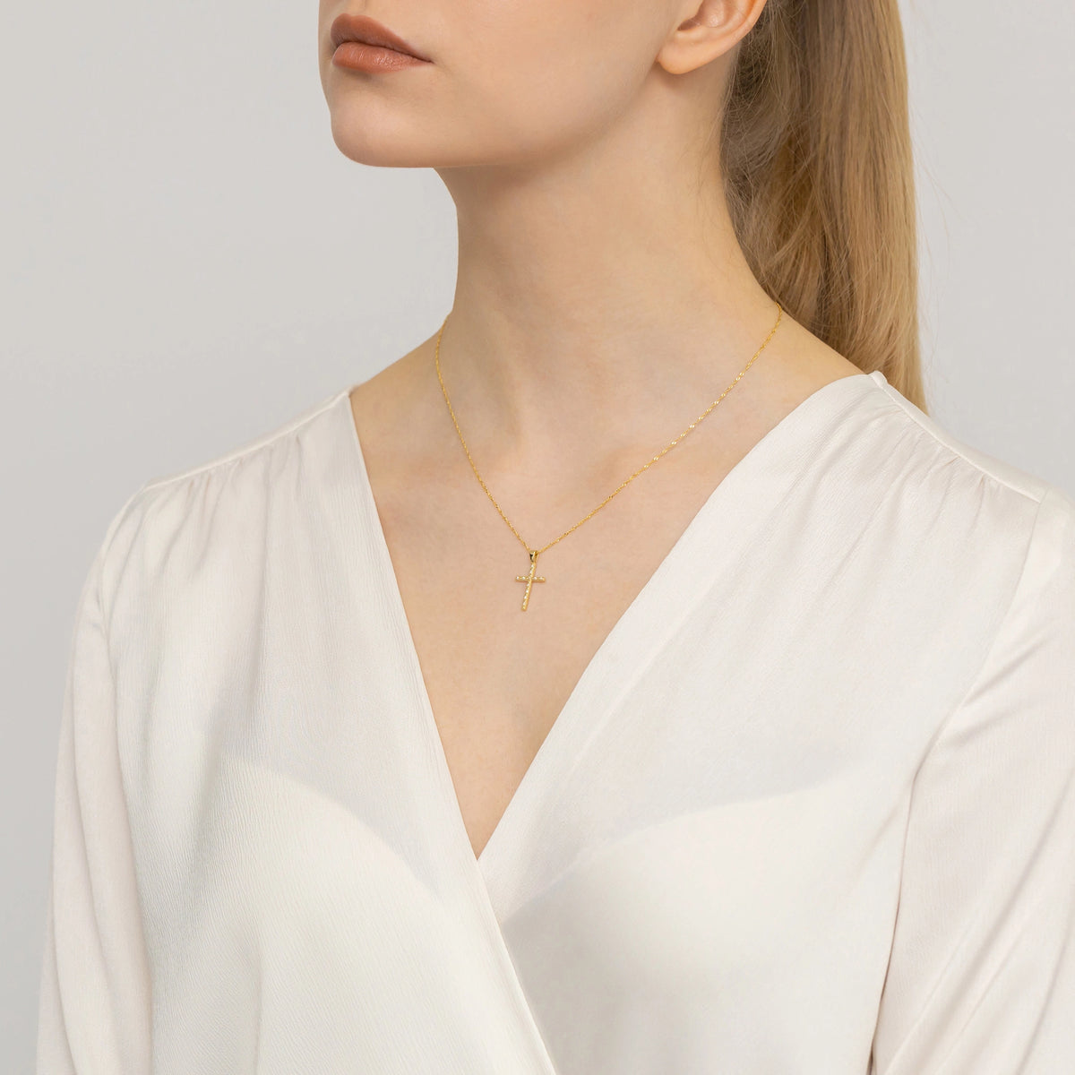goldenes Kreuzanhänger mit Zirkonia d265 333