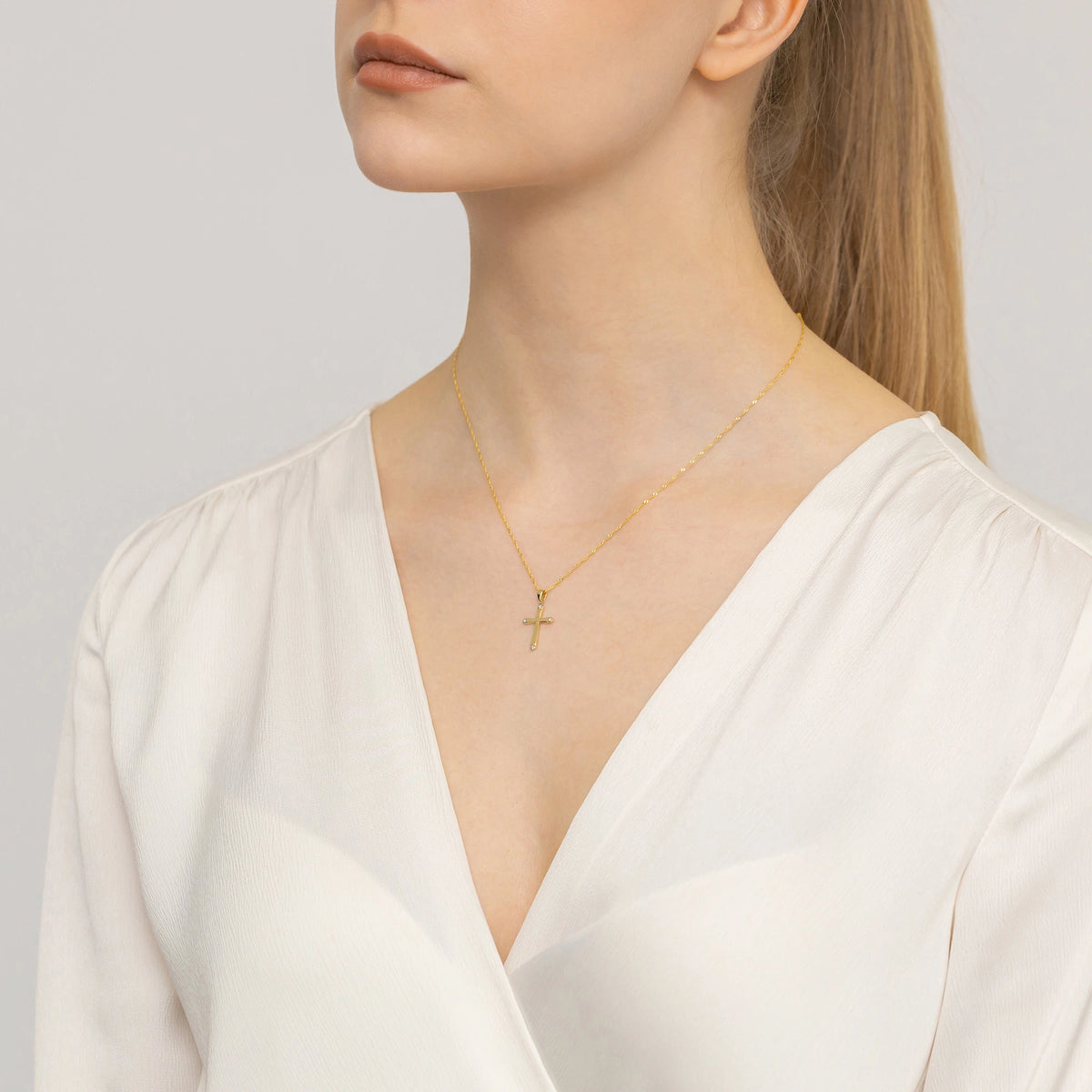 goldenes Kreuzanhänger mit Zirkonia d267-333