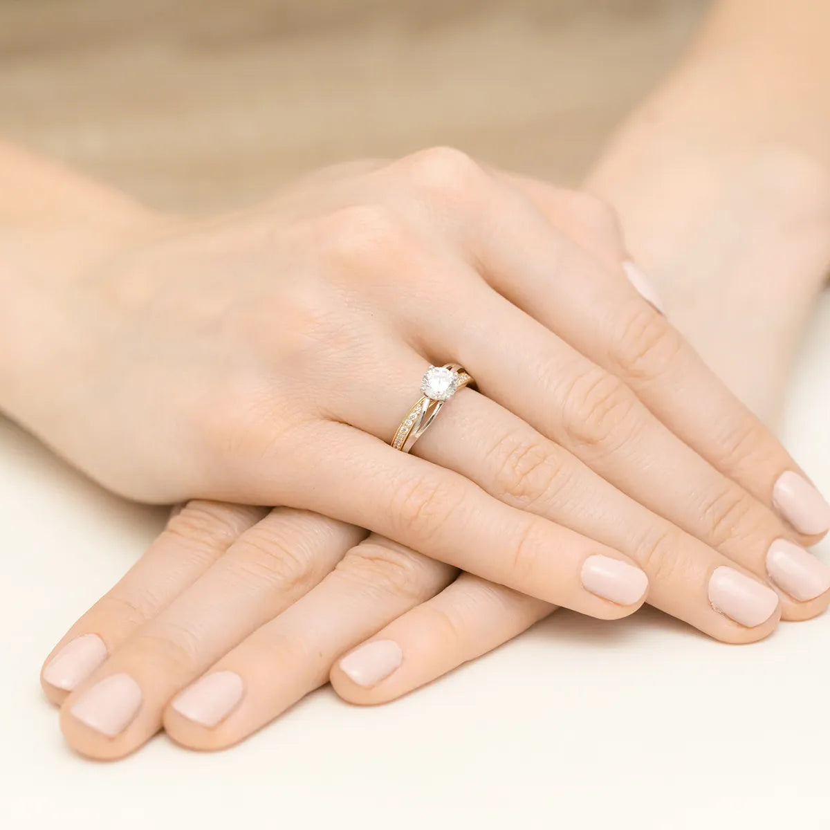 two-color-gold-weaved-ring-with-zirconia-ep069-333