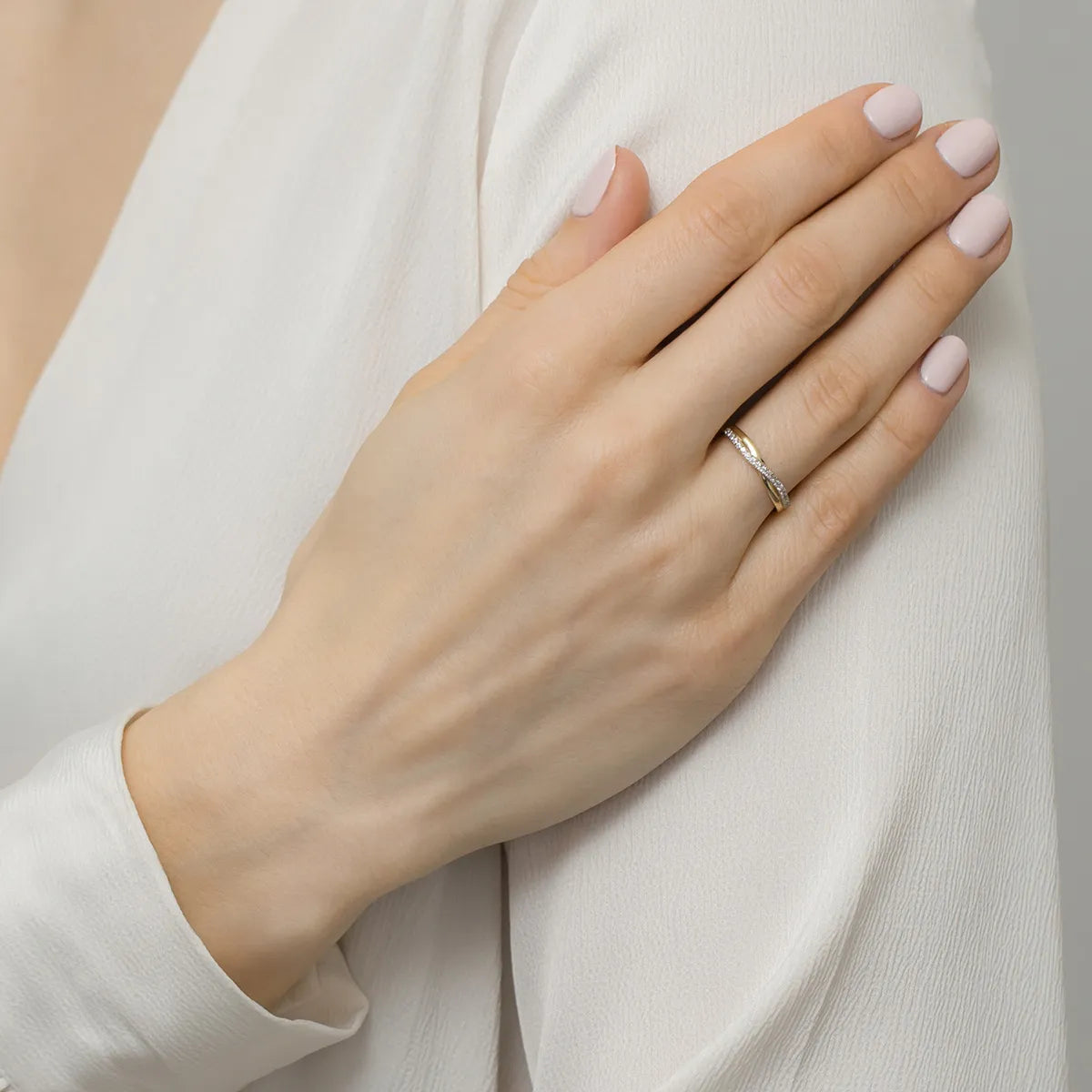 subtle-gold-ring-with-zirconia-waves-ep154-333