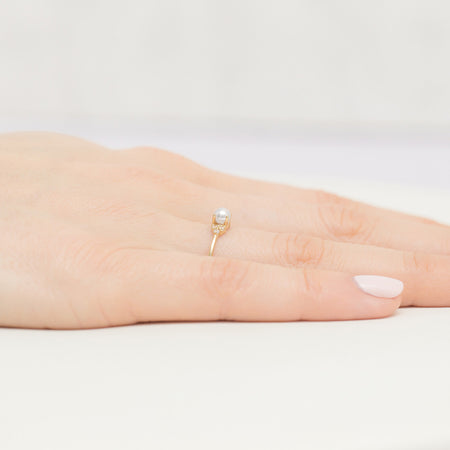 subtle-gold-ring-with-cultured-pearland-zirconia-ep155-585