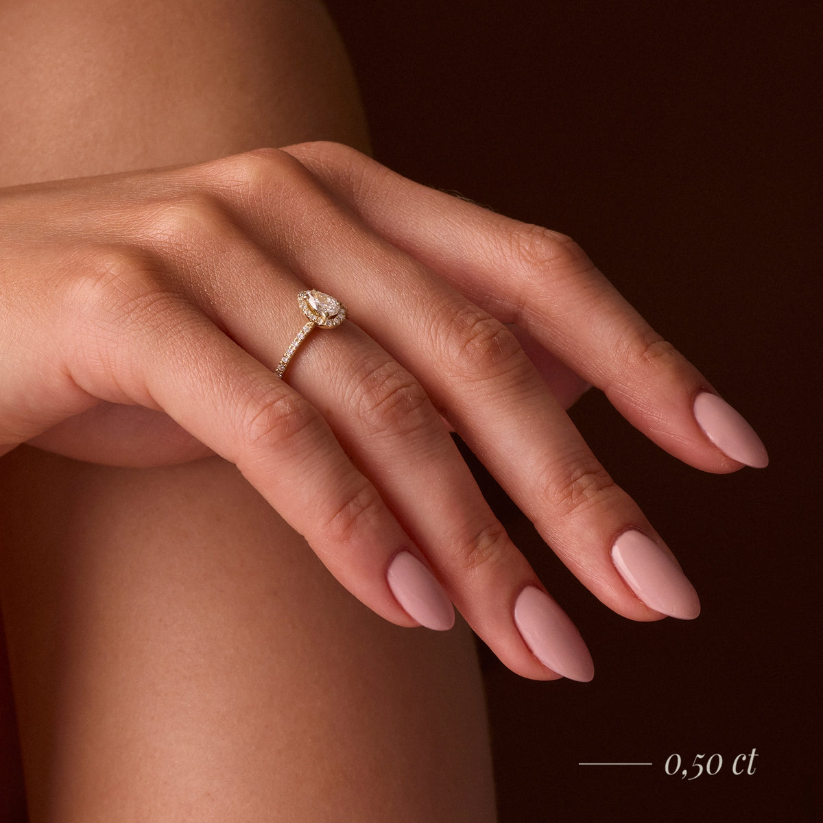 Gremari Seven Icon Verlobungsring aus Weißgold mit 0,30 ct Labordiamant – Pear