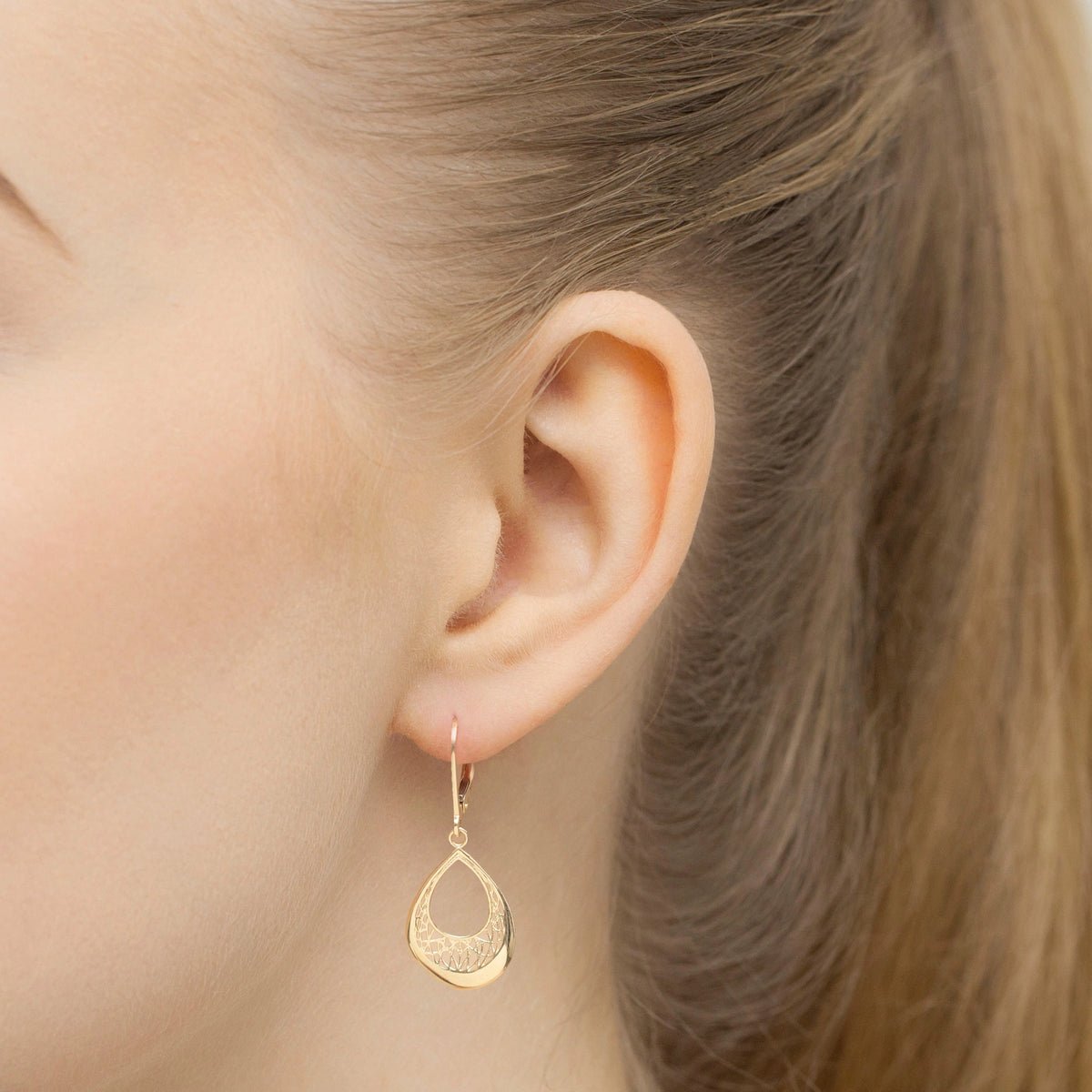 gold-earrings-with-english-clasp-openwork-teardrops-k-gw-795-585