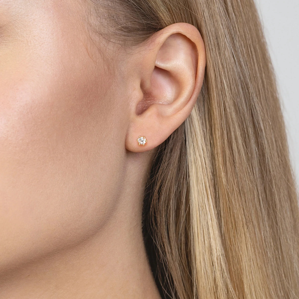 Gold Earrings with 0.08 ct Diamonds | 585 (14k) Gold Stud Earrings