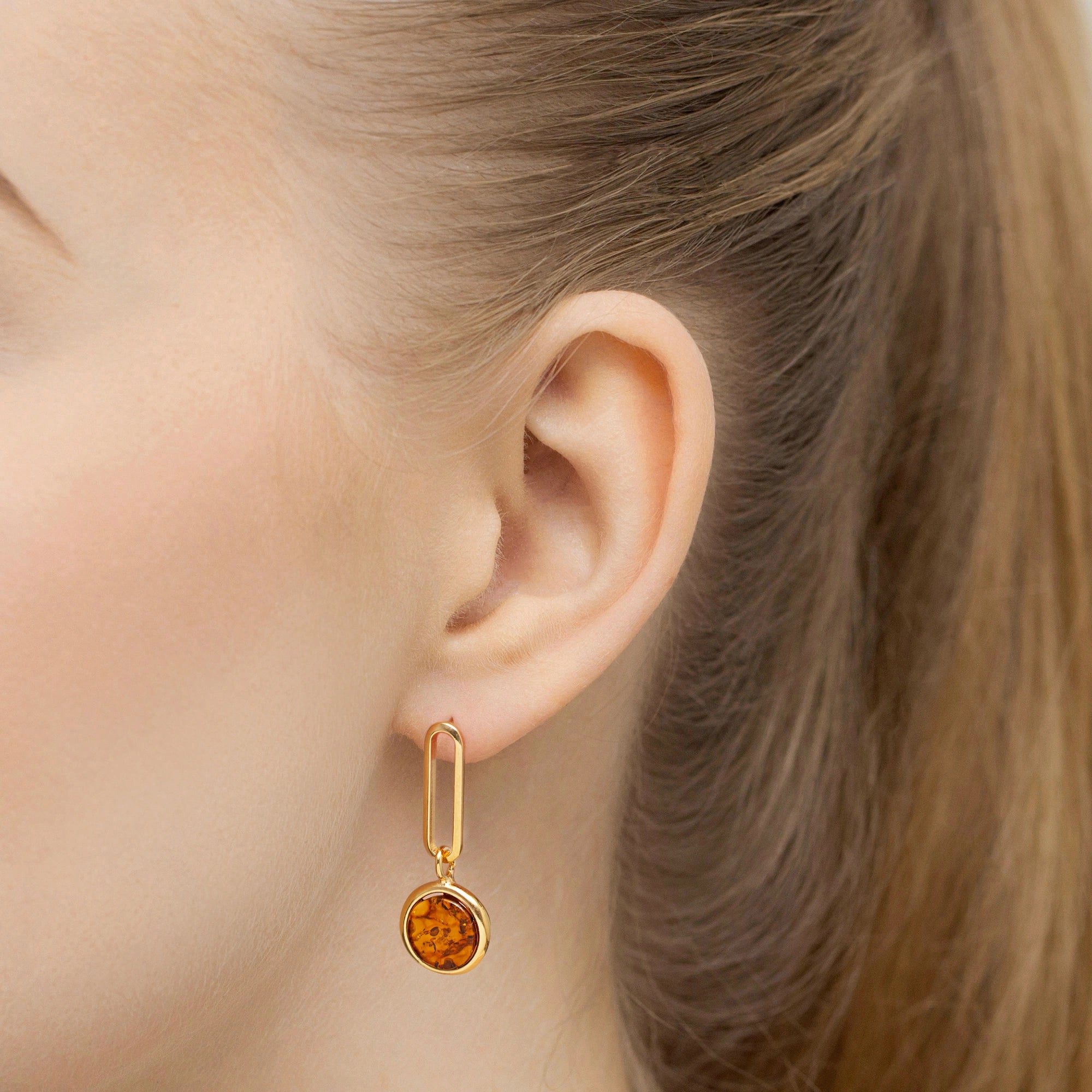 gold-plated-silver-stud-earrings-with-natural-amber-k1881-925-z