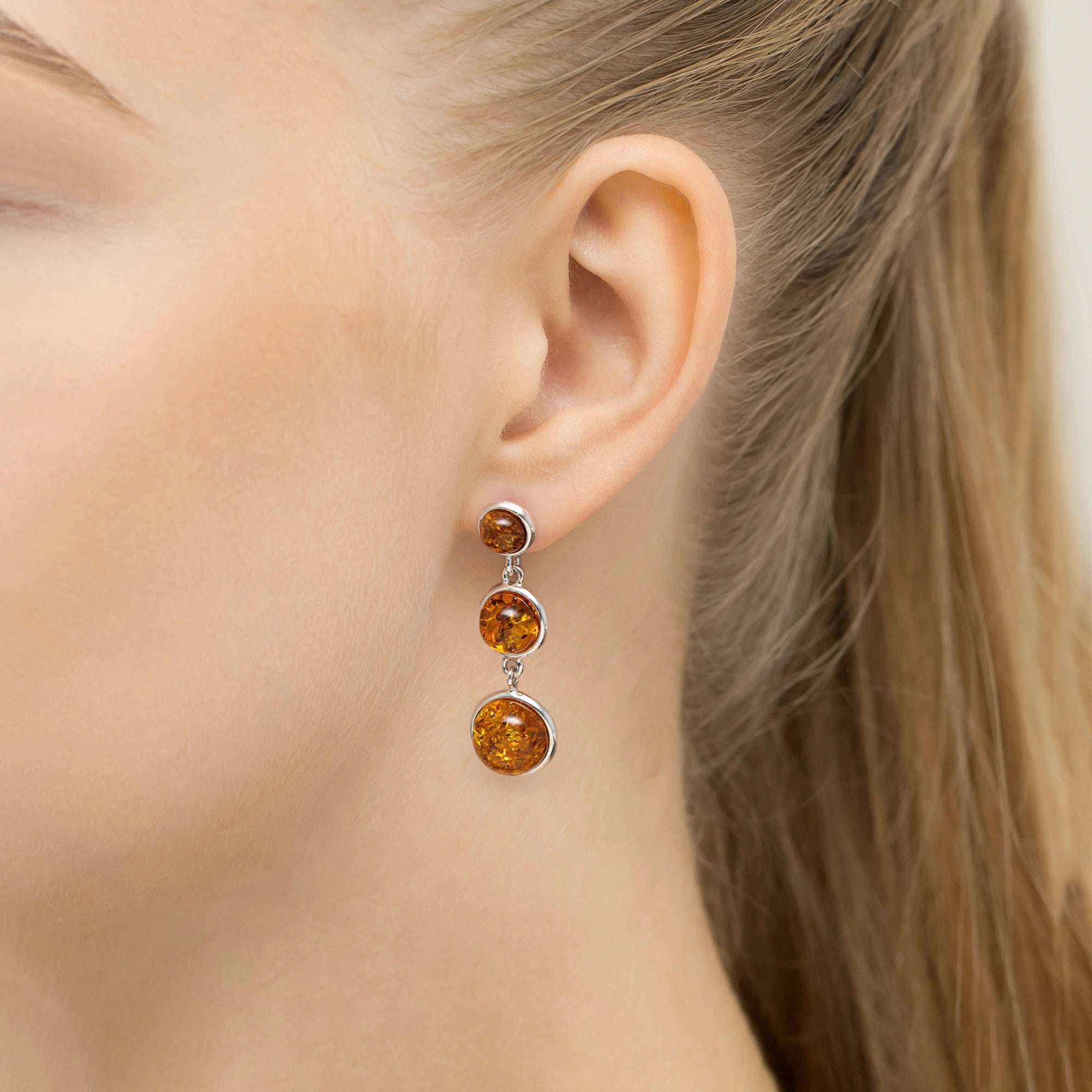 silver-stud-earrings-with-natural-amber-beads-k1891-925-s