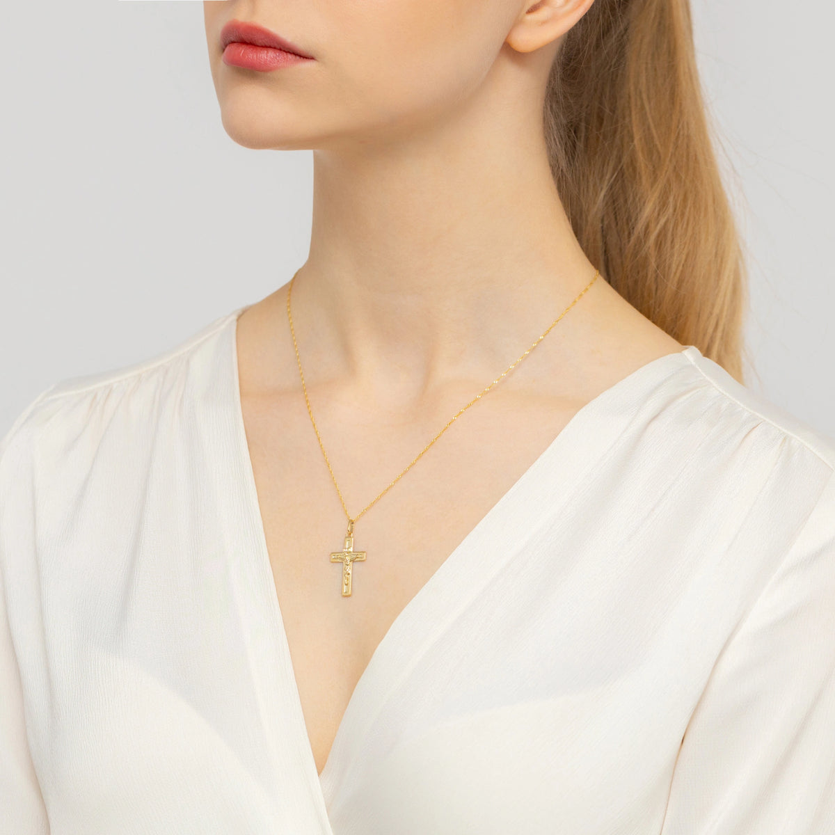 gold-cross-pendant-with-zirconia-kr-gw-048-585