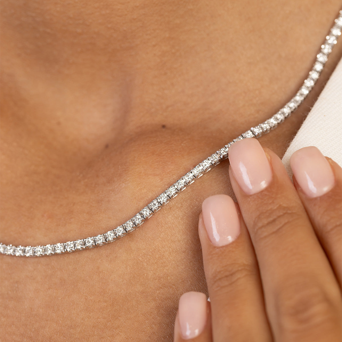 Tenniscollier aus Weißgold mit 169 round Labordiamanten – 3.38ct