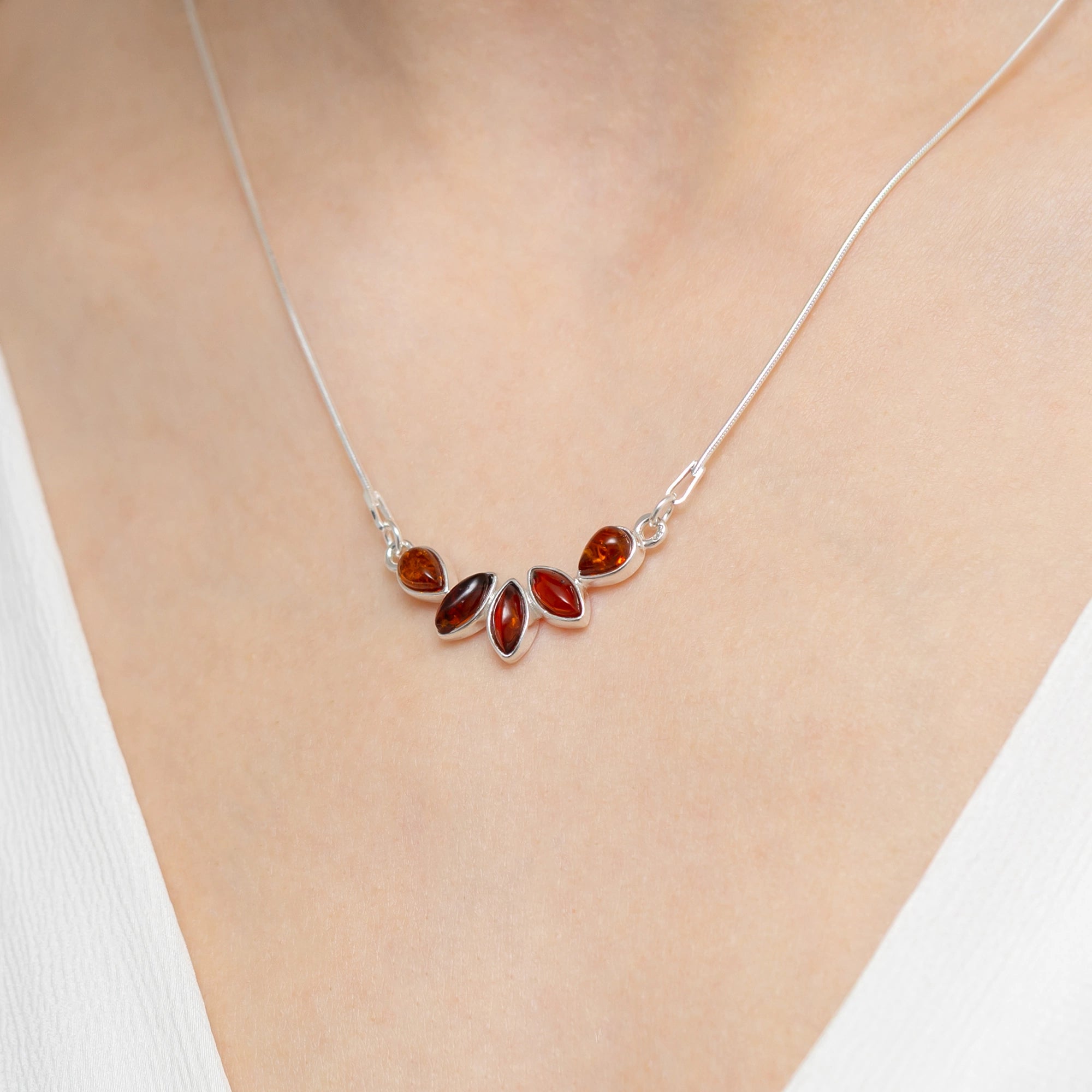 silver-necklace-with-natural-amber-n1095-925-s