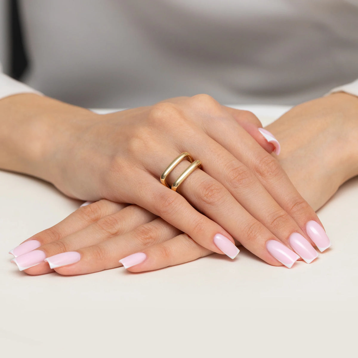 Glatter rechteckiger Goldring