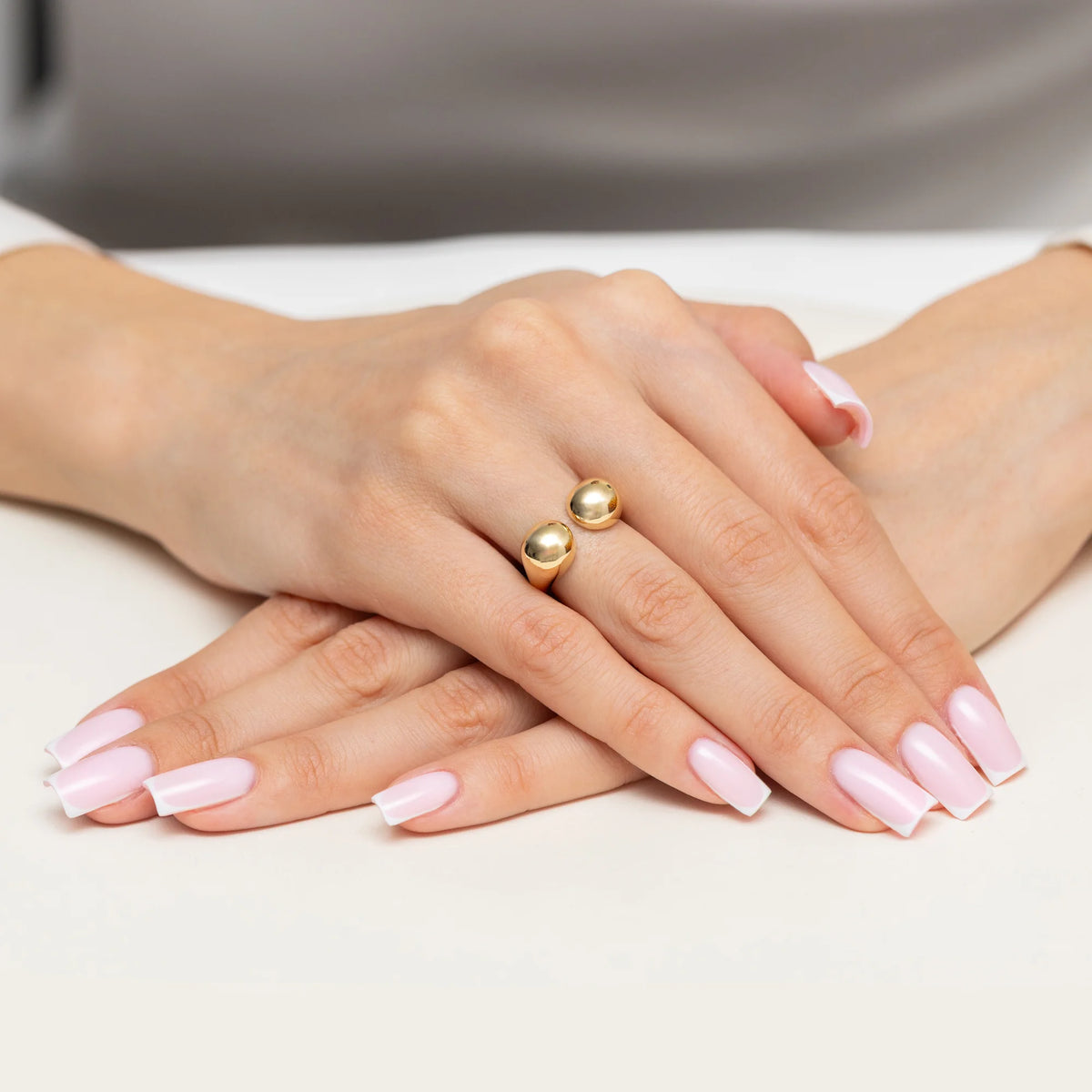 Offener Ring aus 585er Gelbgold mit zwei Kugeln