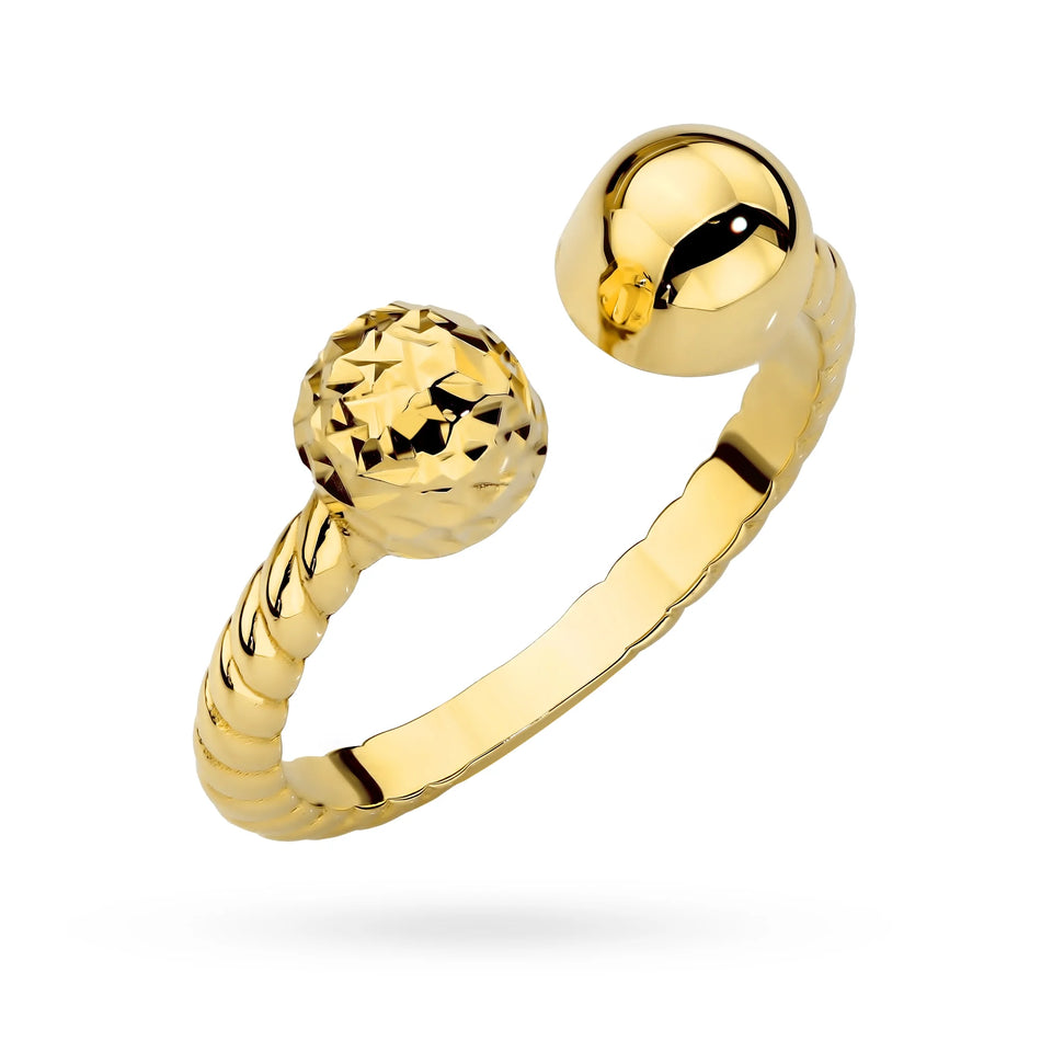 Braided gold ring with beads and diamond-cut detailing