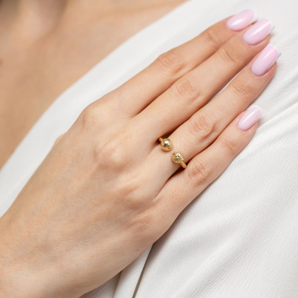 Braided gold ring with beads and diamond-cut detailing