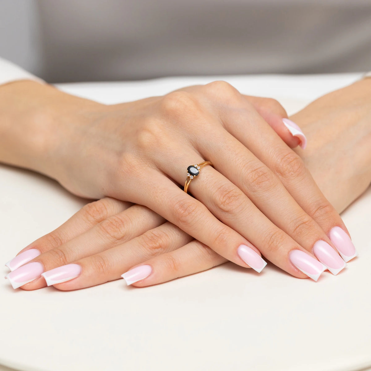 Ring aus 585er Gelbgold mit Zirkonia im Ovalschliff