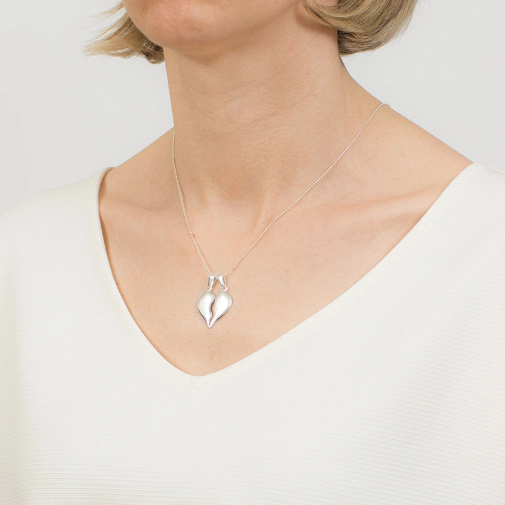 Teilbarer Partner-Herzanhänger aus Sterlingsilber mit kostenloser Gravuroption