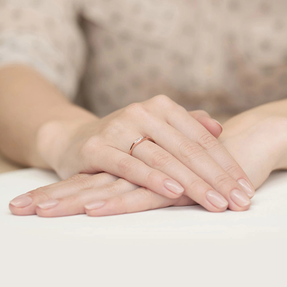 gold-ring-with-0-02ct-diamonds-p016-b0-02
