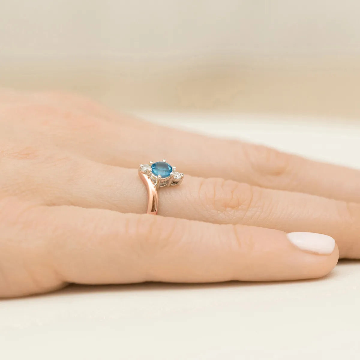 gold-ring-with-0-60ct-topaz-and-diamonds-p038-585-t0-50