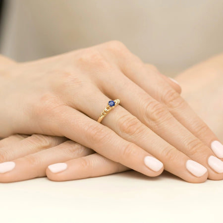 gold-ring-with-0-30ct-sapphire-p039-585-s0-30