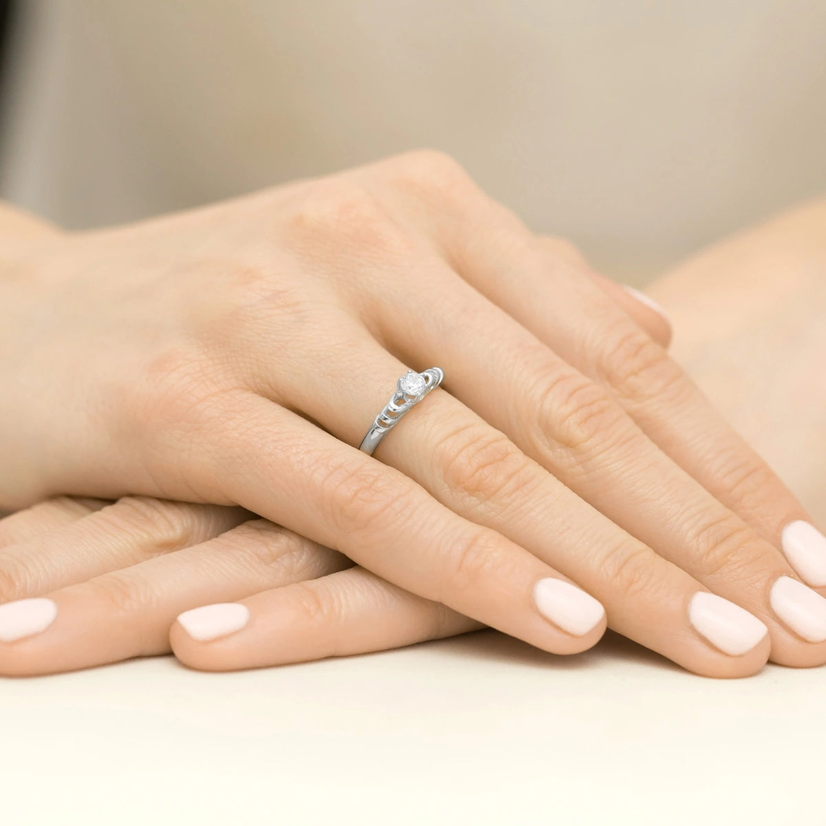 gold-ring-with-0-15ct-diamond-p039-585-b0-15